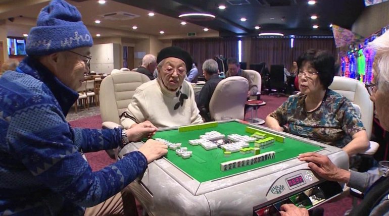 пожилые люди в казино